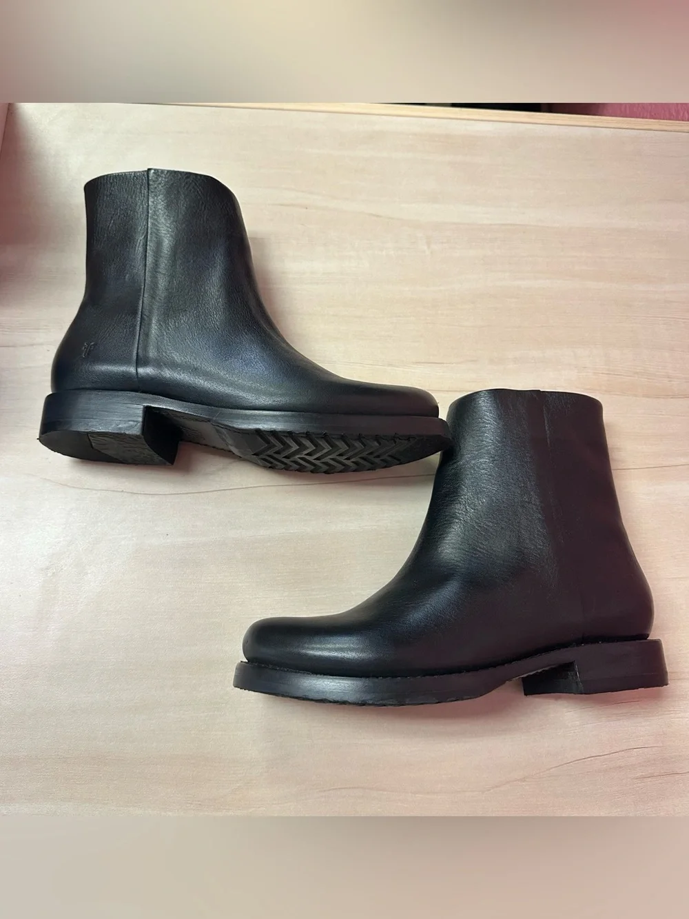 Frye size black